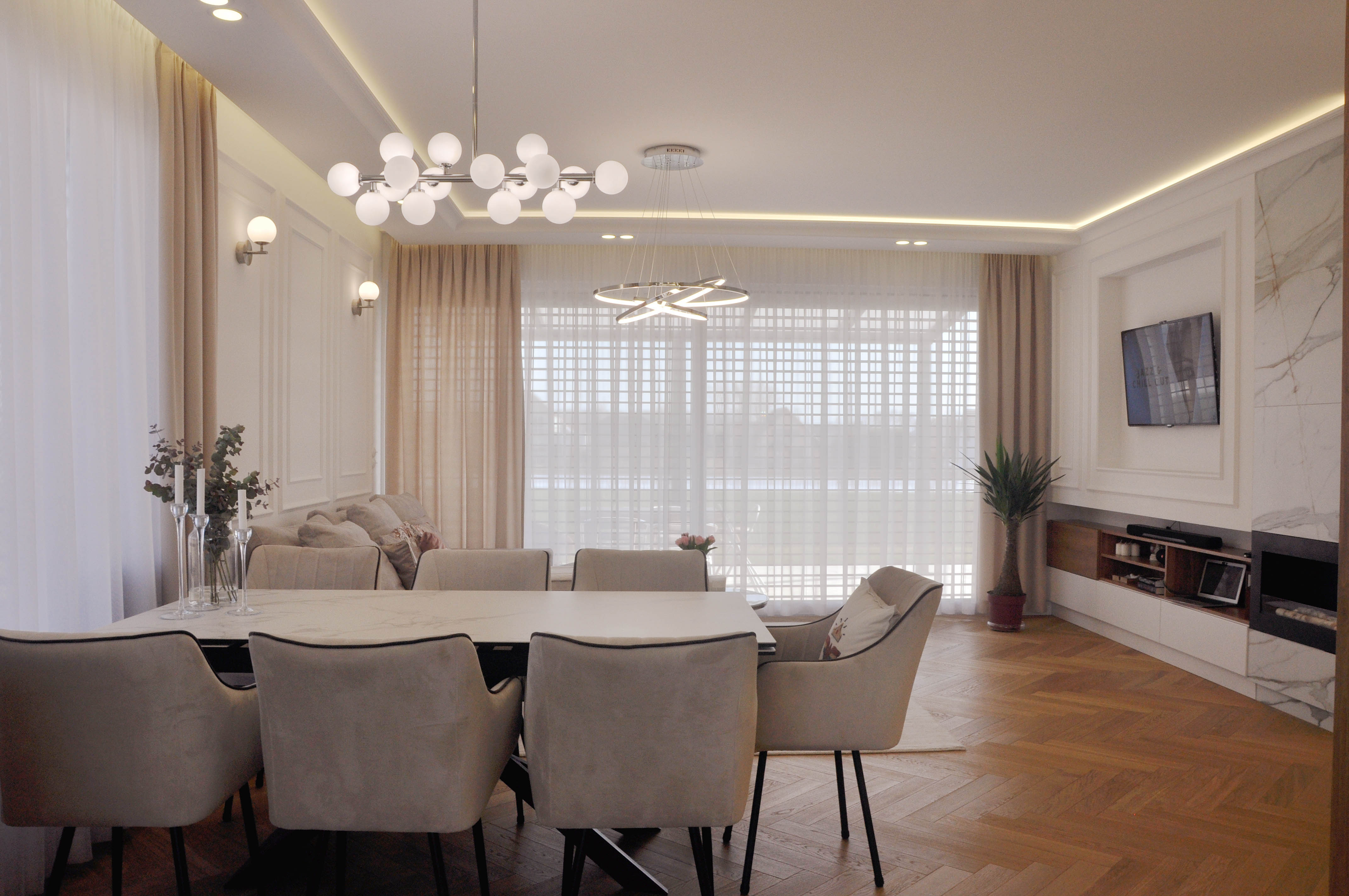 20 Jadalnia ze stołem i krzesłami