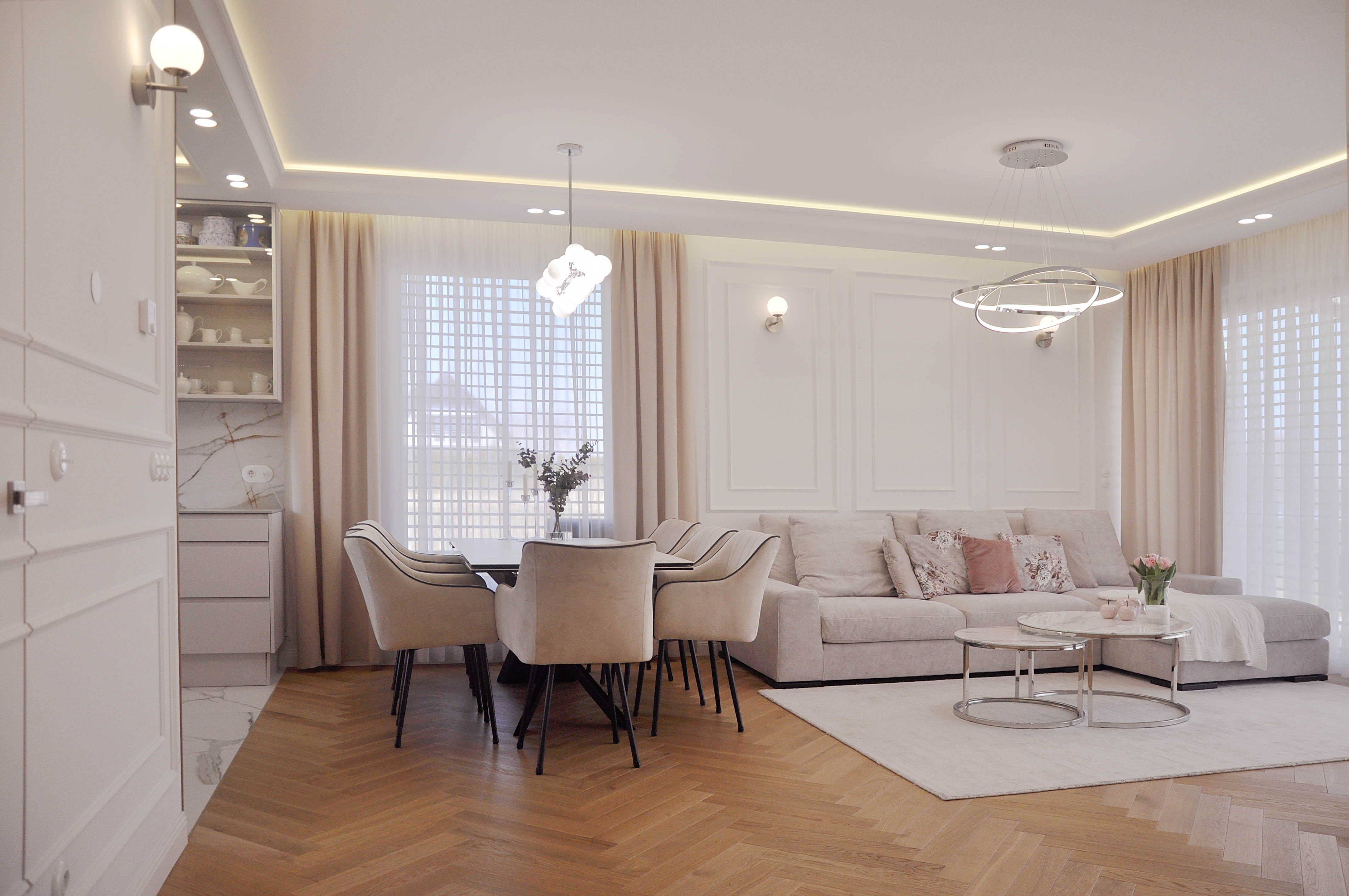 21 Salon z narożnikiem i stołem jadalnym