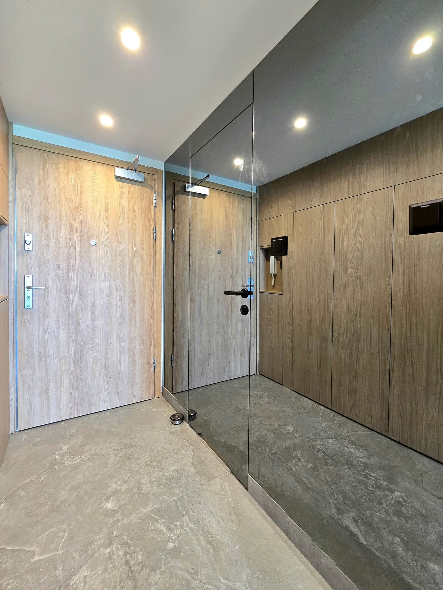 przedpokój z lustrem